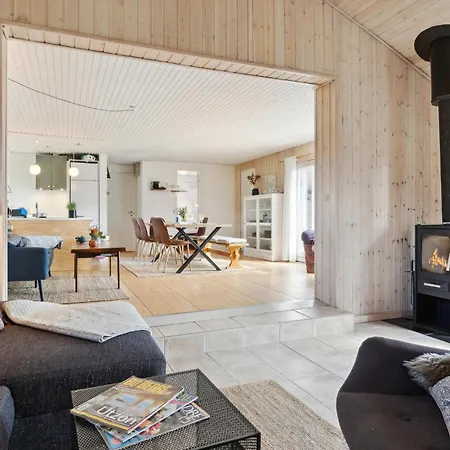 5 Bedroom In *
