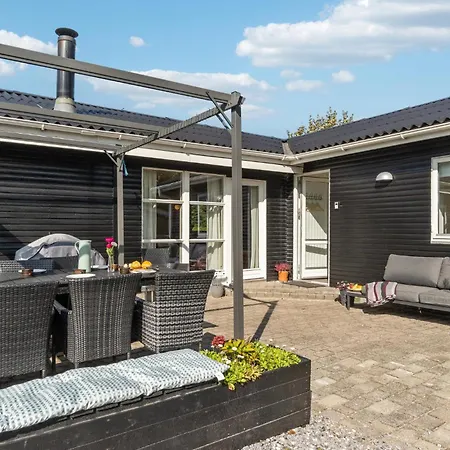 Hébergement de vacances 5 Bedroom In *