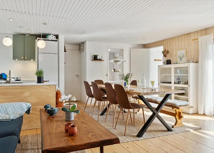 5 Bedroom In Hadsund